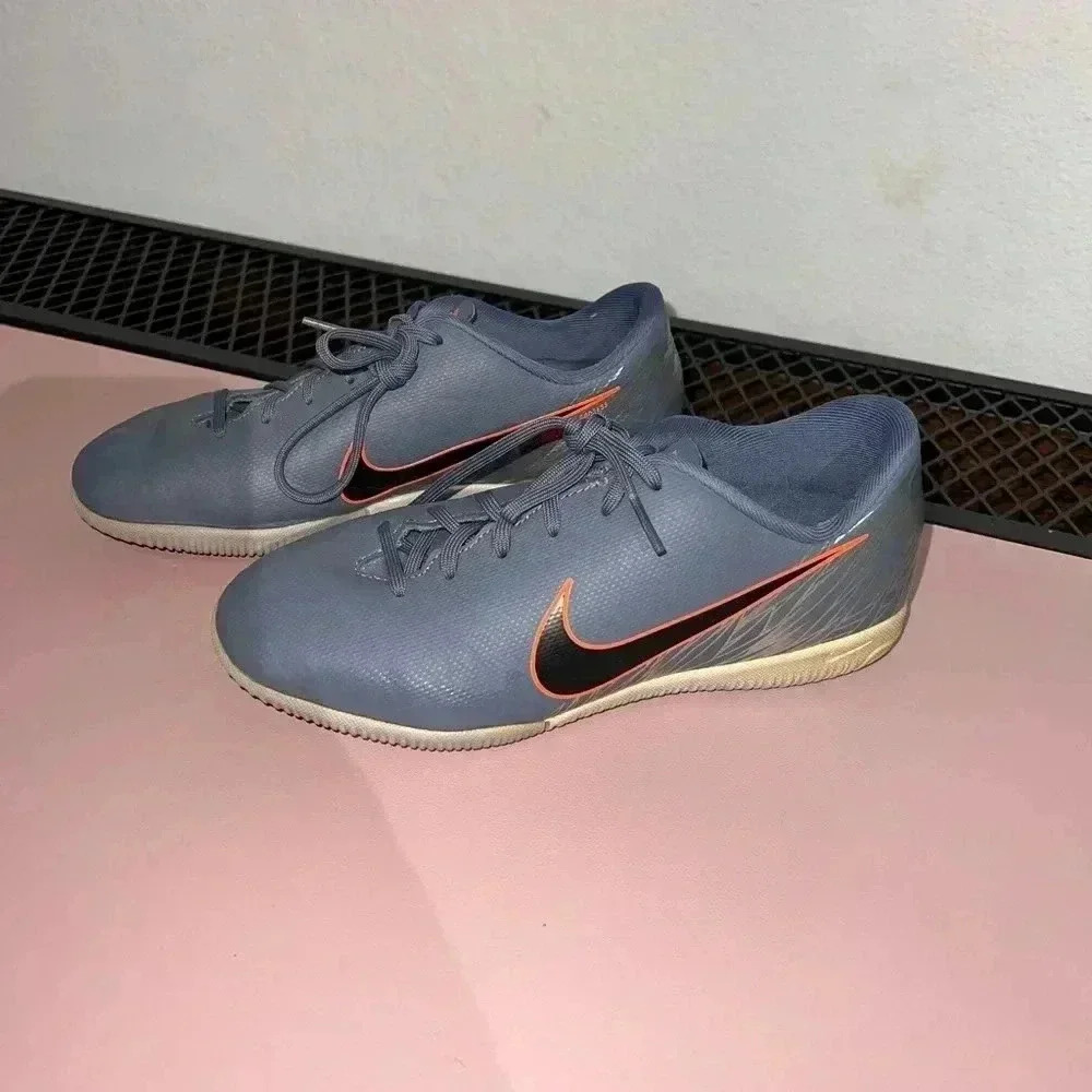 Nike JR Vapor Untouchable Shark 3 Youth Soccer Size 4.5Y Wolf Gray AJ3101-408